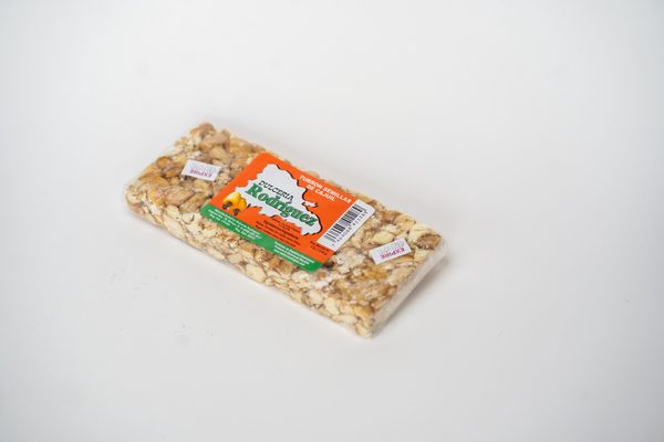Preparando dulces artesanales en Dulcería Rodríguez